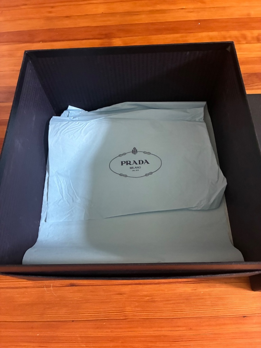 Prada hat box - Picture 4 of 5